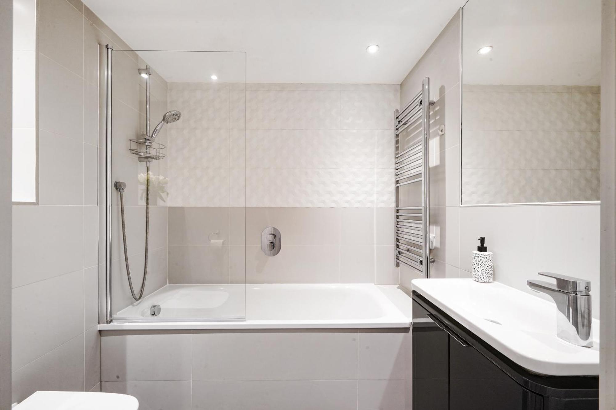 Luxury Apartment With Stunning Views On 10Th Floor Edgware Exterior foto
