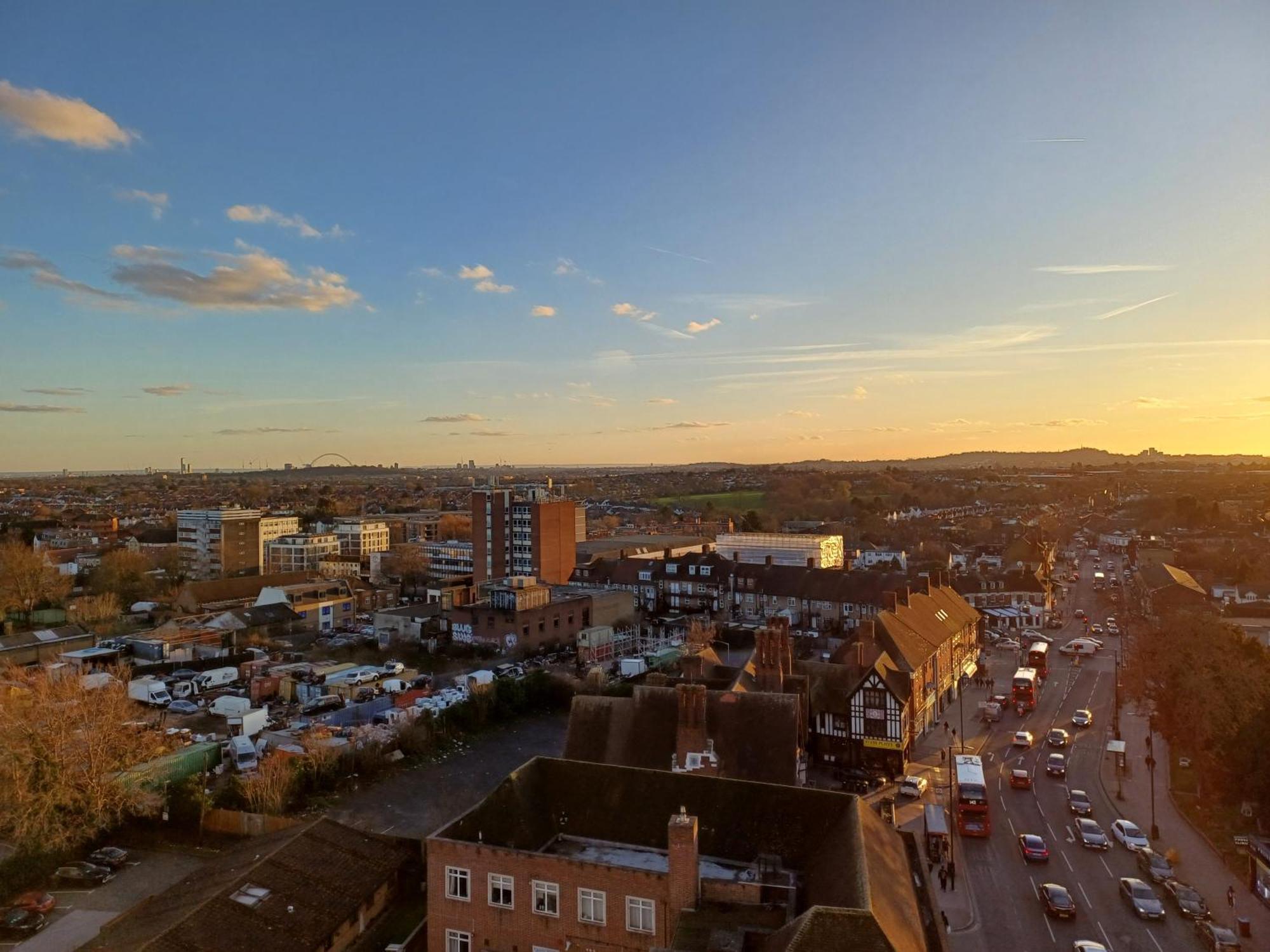 Luxury Apartment With Stunning Views On 10Th Floor Edgware Exterior foto